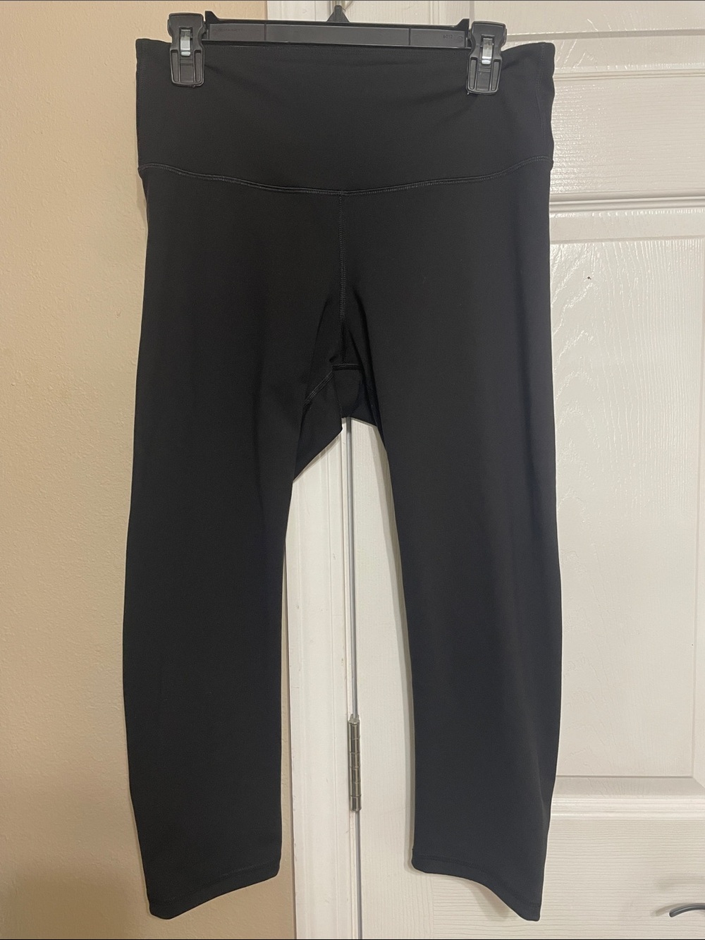 Old Navy Size Large Black Elevate Go Dry Crop Leggings